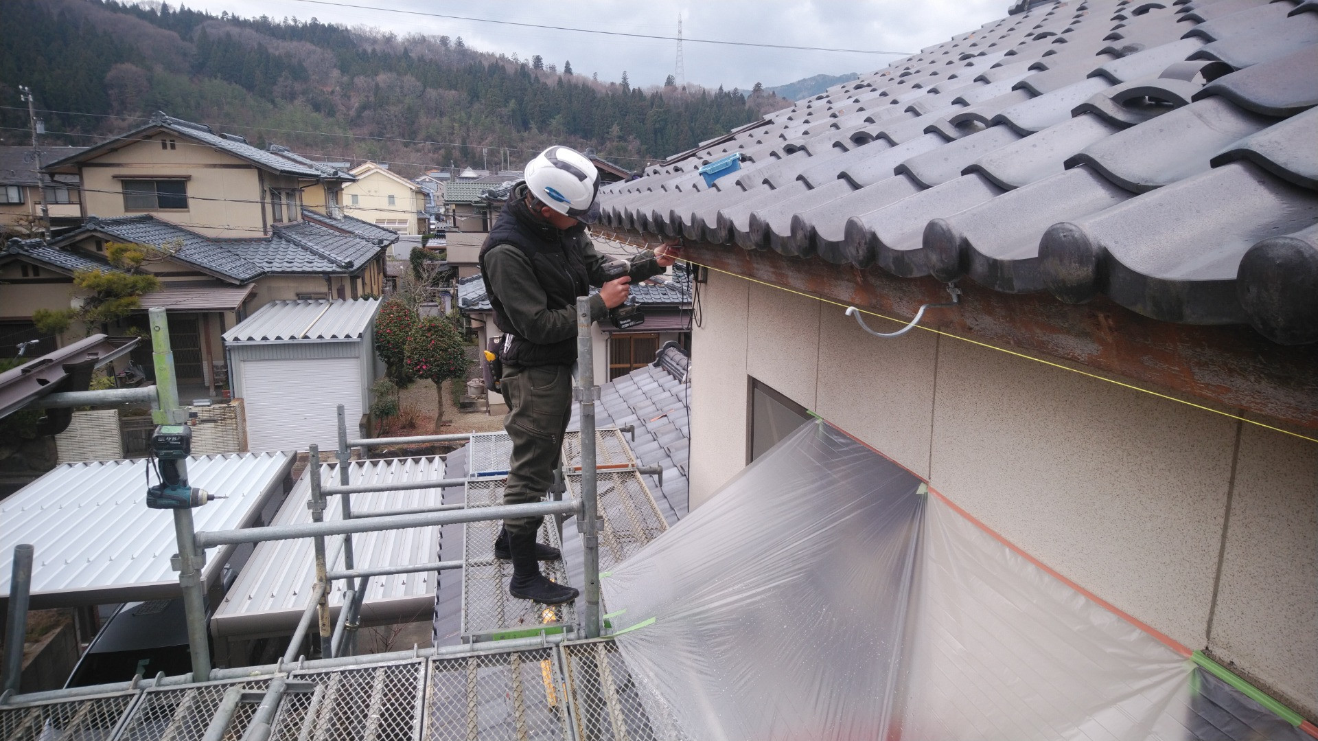 福井市で雨樋取り替え工事をしています。