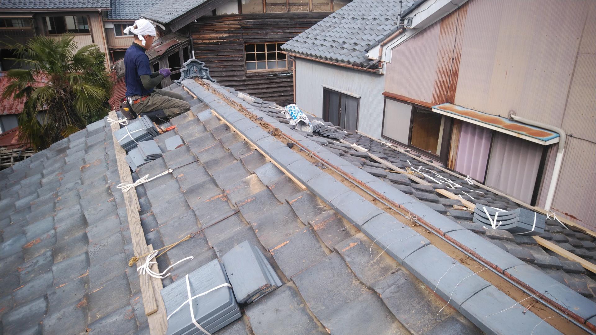 越前市で雨漏り修理、耐震補強工事に来ています。